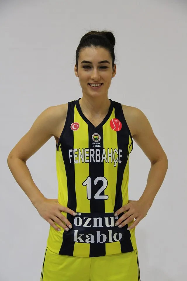 Tuğçe Canıtez portresi