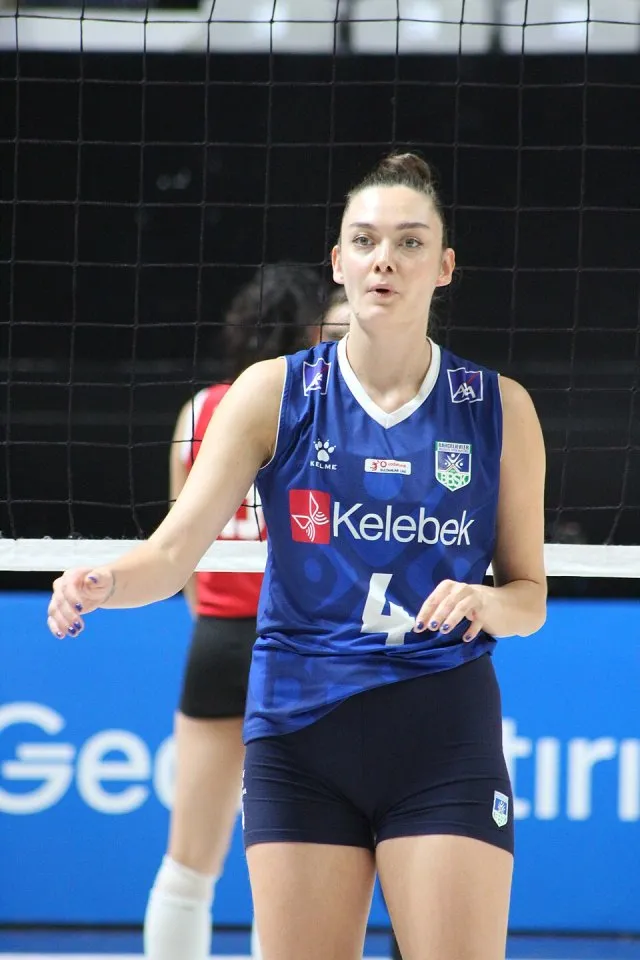 Özge Nur Çetiner portresi