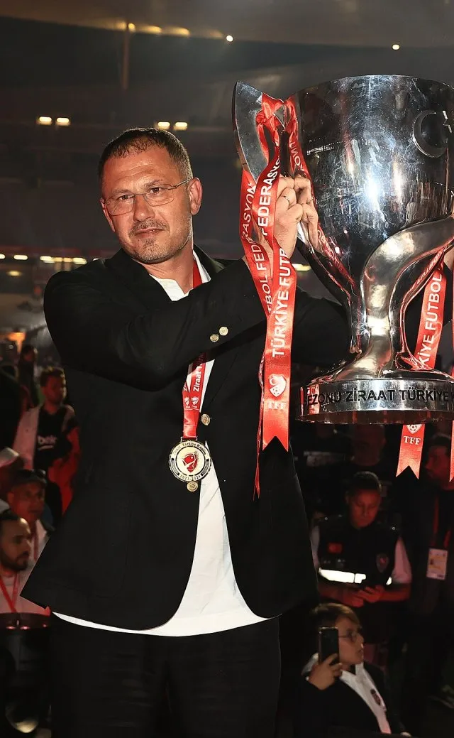 Serdar Topraktepe portresi