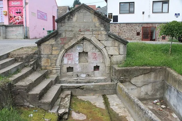 Stari Ledinci'deki Türk çeşmeleri portresi
