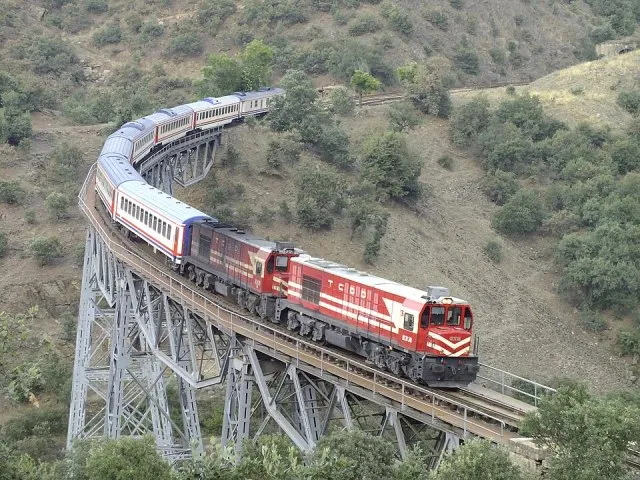 İzmir-Afyonkarahisar demiryolu portresi