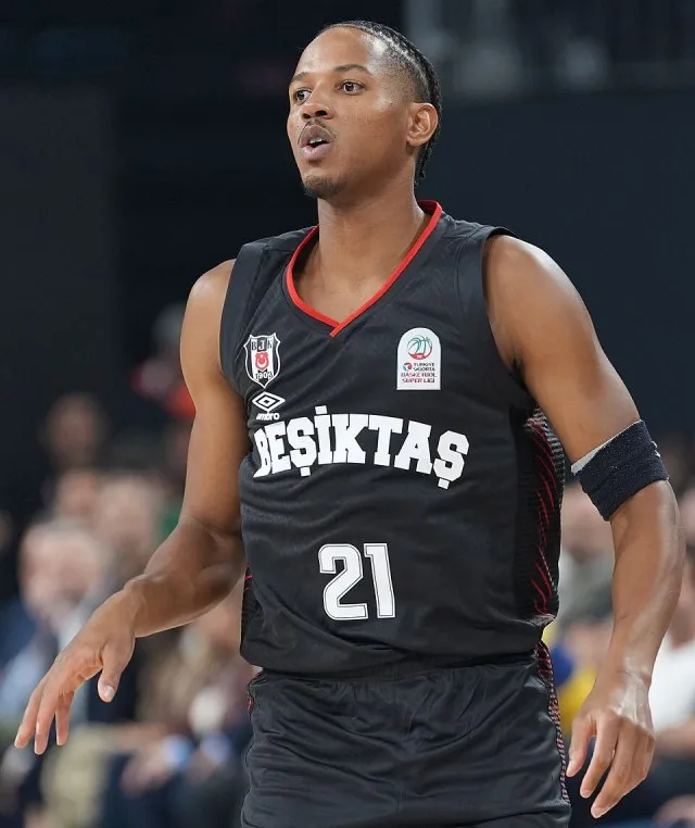 Anthony Brown portresi
