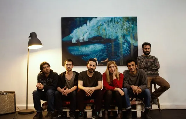 No Land portresi