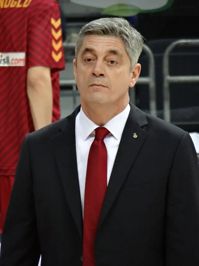 Oktay Mahmuti portresi