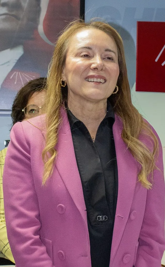 Nilüfer Çınarlı Mutlu portresi