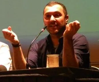 Bay J portresi