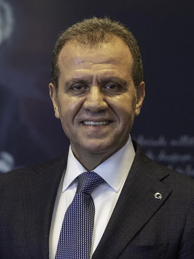 Vahap Seçer portresi