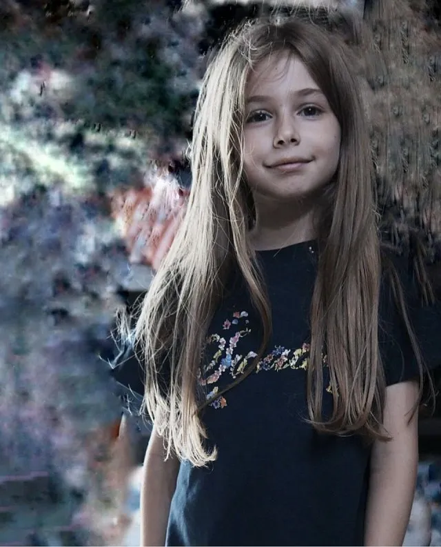 Azra Aksu portresi