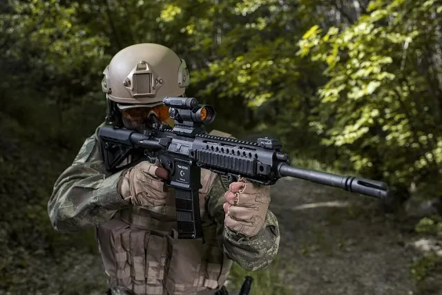 KCR-556 portresi