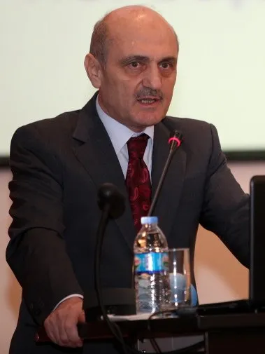 Erdoğan Bayraktar portresi