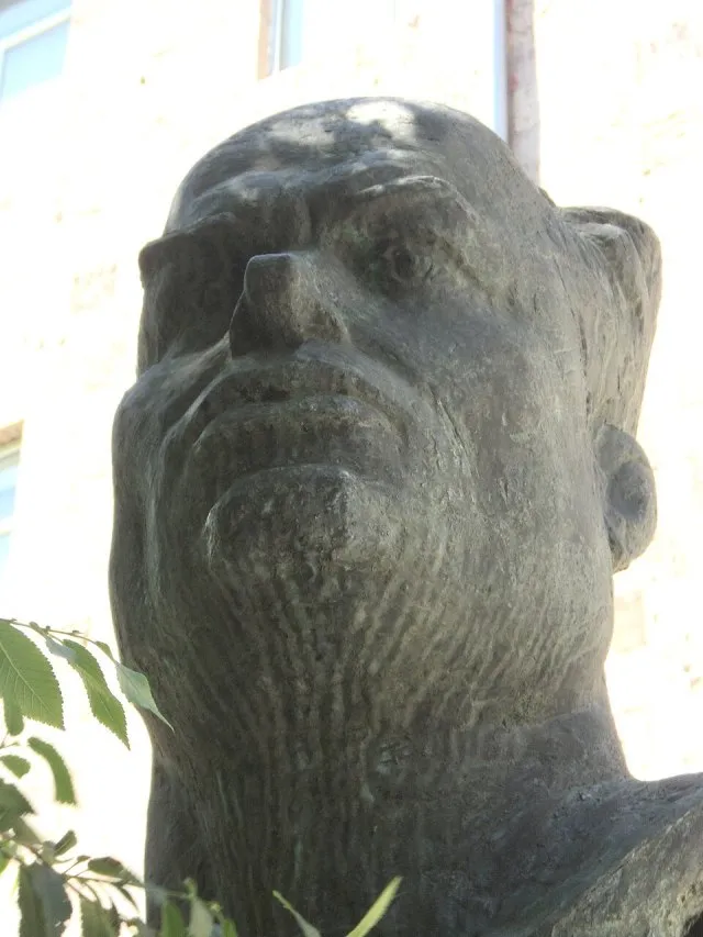 Nairi Zaryan portresi