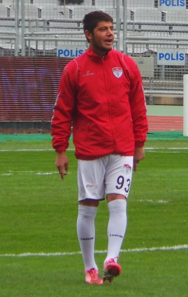 Ali Fırat Okur
