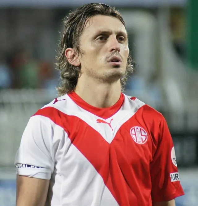 Orhan Ak portresi