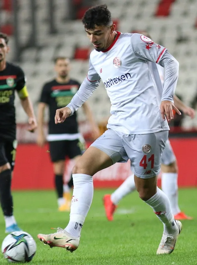 Gökdeniz Bayrakdar portresi