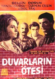 Duvarların Ötesi afişi