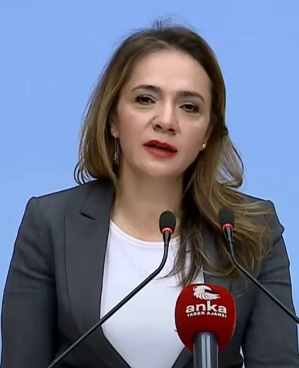 Gamze Akkuş İlgezdi portresi
