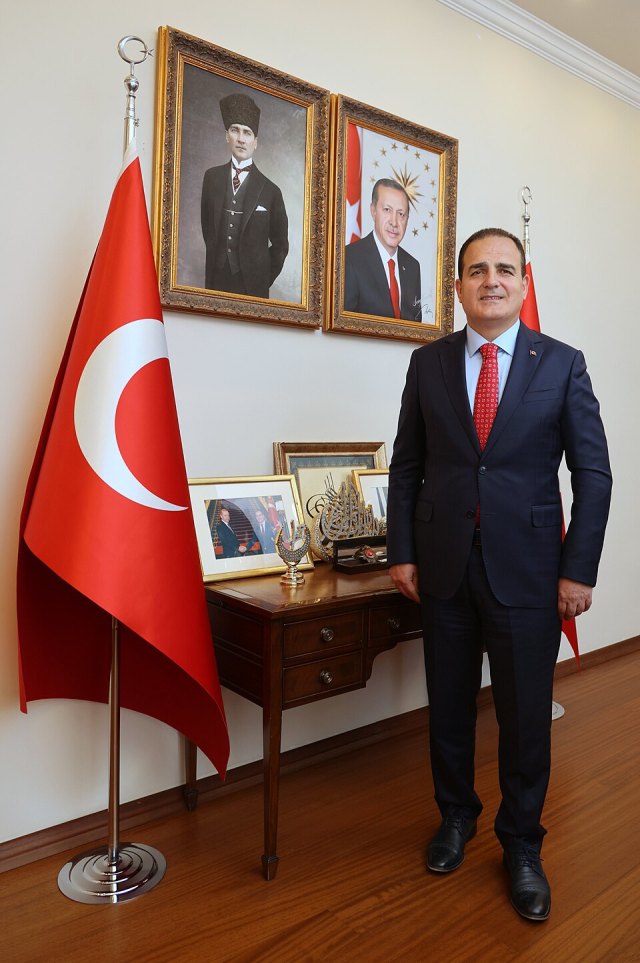İdris Akbıyık portresi