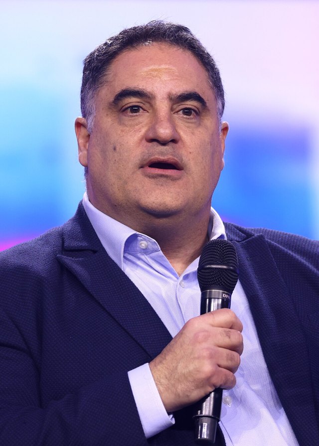 Cenk Uygur portresi
