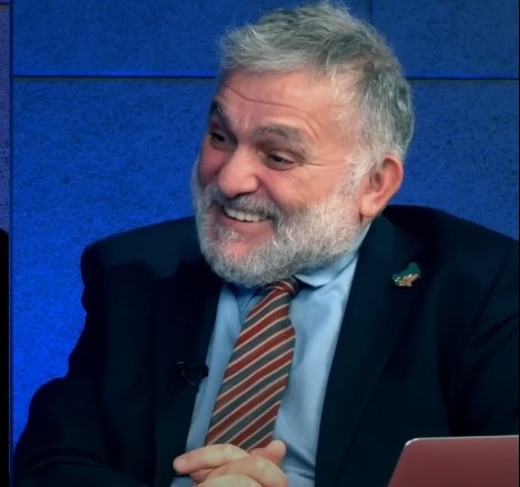 Ruşen Çakır portresi
