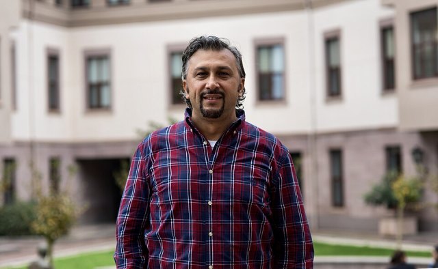 Metin Sitti portresi