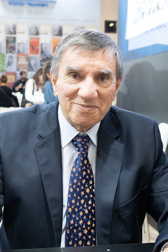 Üstün Dökmen portresi