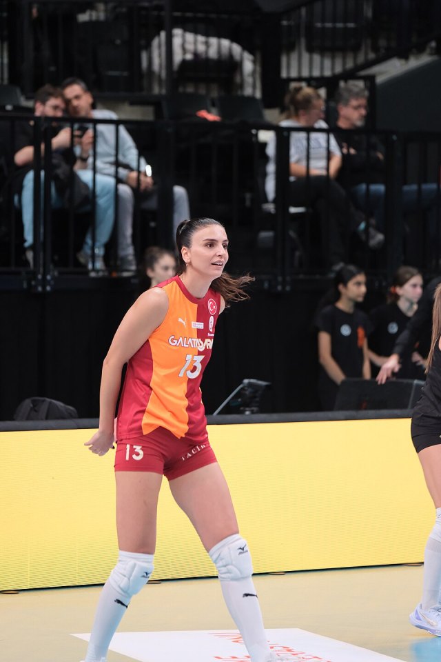 Büşra Güneş portresi