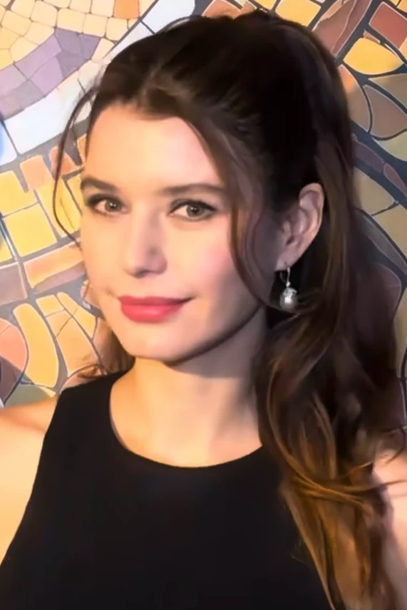 Beren Saat portresi