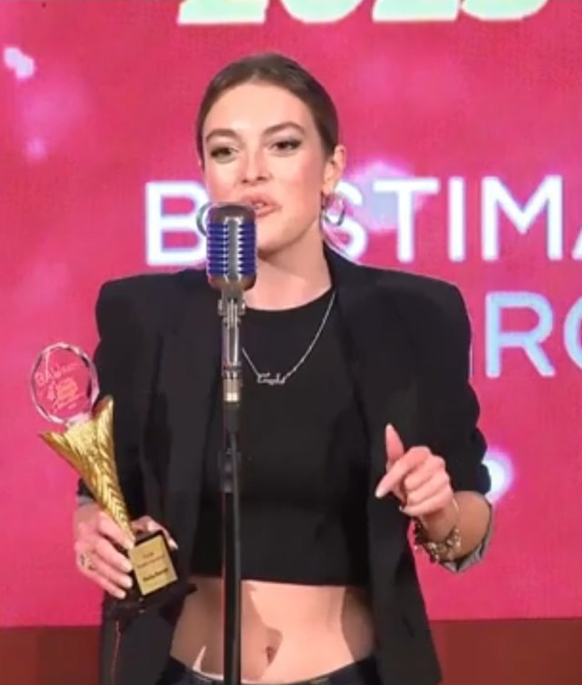 Melis Sezen portresi