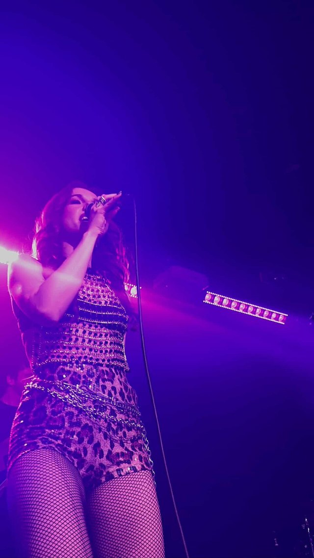 Selin (şarkıcı) portresi