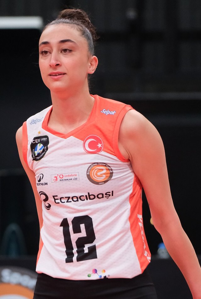 Elif Şahin portresi