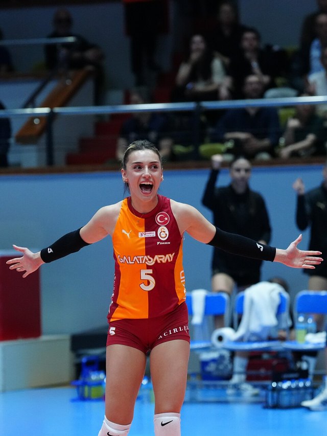 Eylül Yatgın portresi