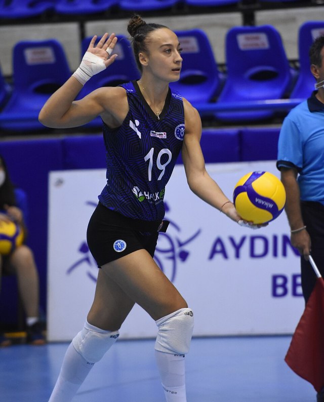 Hande Korkut portresi