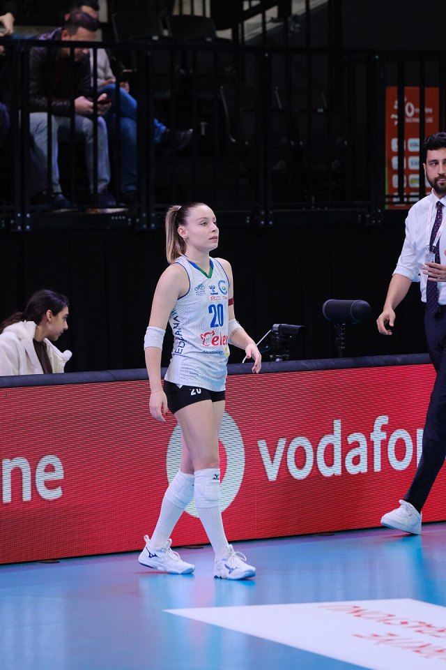 Sude Gümüş portresi