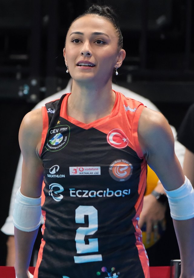 Simge Aköz portresi