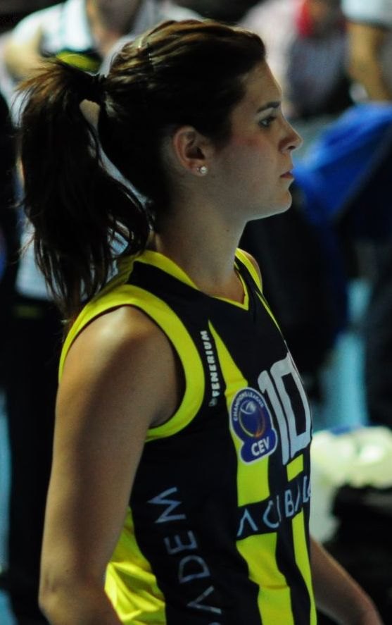 Yağmur Koçyiğit portresi
