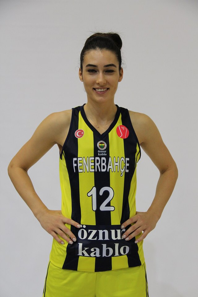 Tuğçe Canıtez portresi