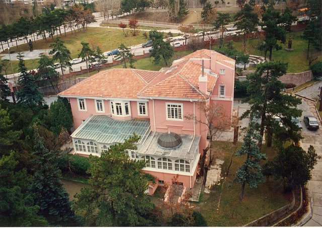 Pembe Köşk (İsmet İnönü Evi) portresi