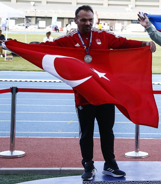 Eşref Apak portresi