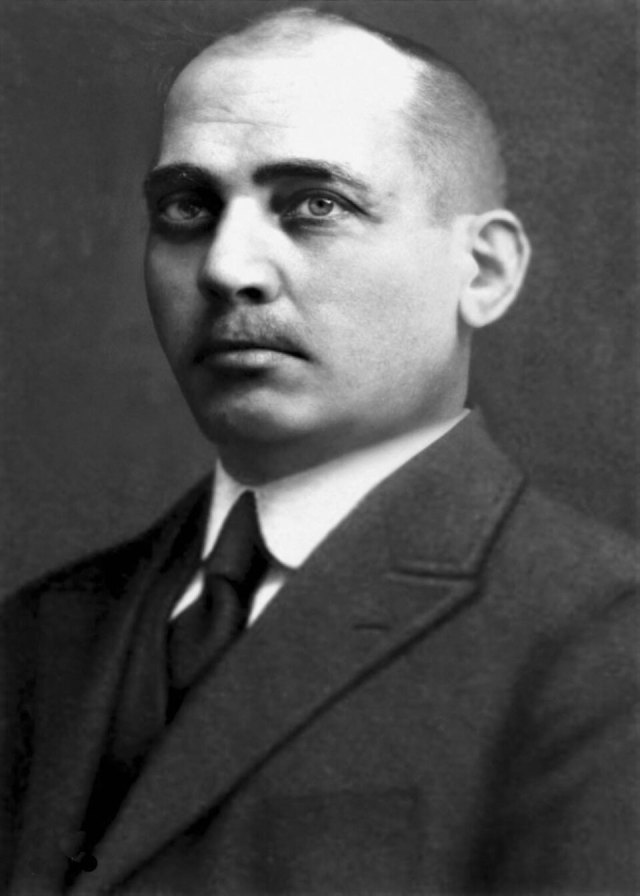 İzak Karasu portresi