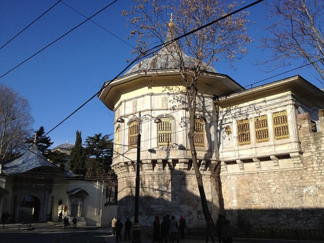 Alay Köşkü portresi