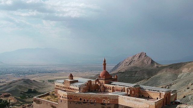 İshak Paşa Sarayı portresi