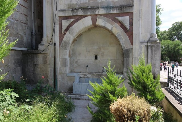 Edirne Eski Cami Minare Çeşmesi portresi