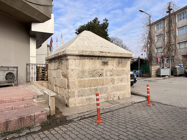 Necibe Hatun Çeşmesi portresi