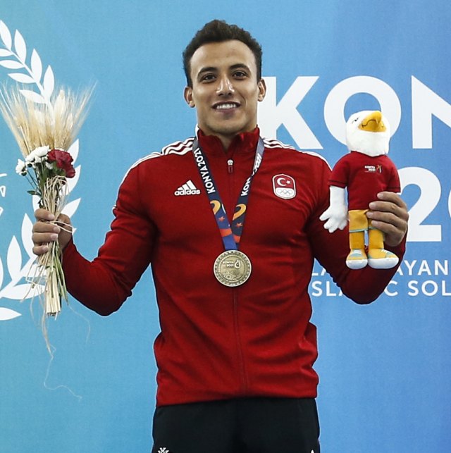 Adem Asil portresi