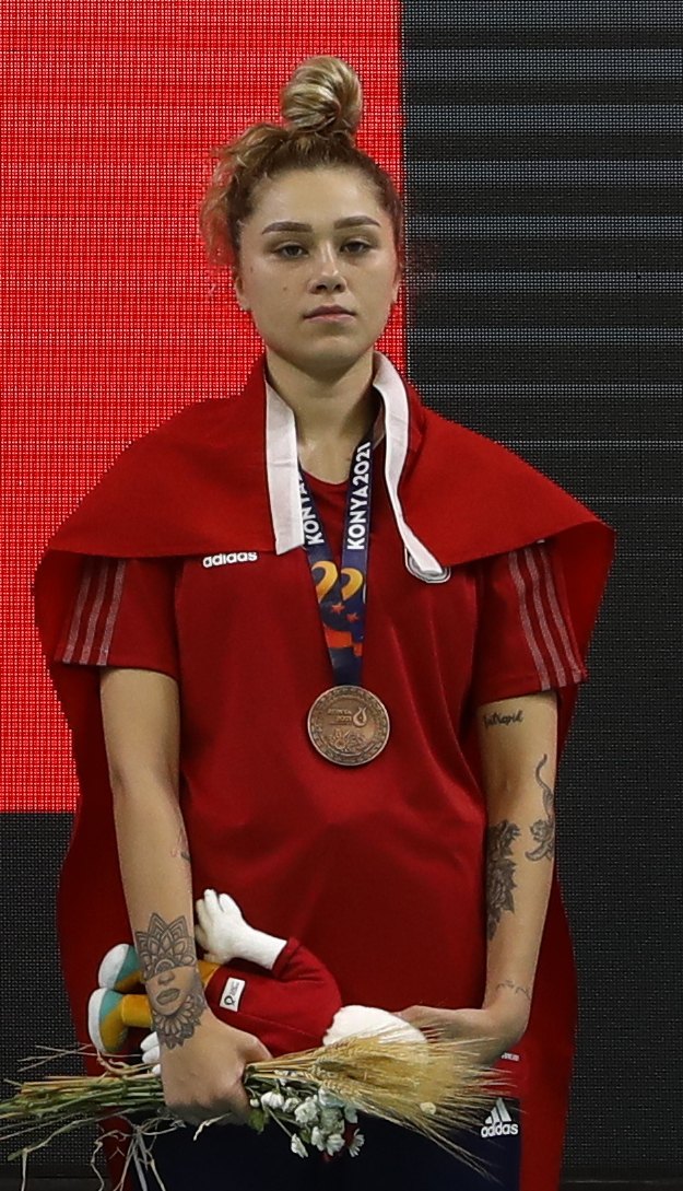 İkra Kayır portresi