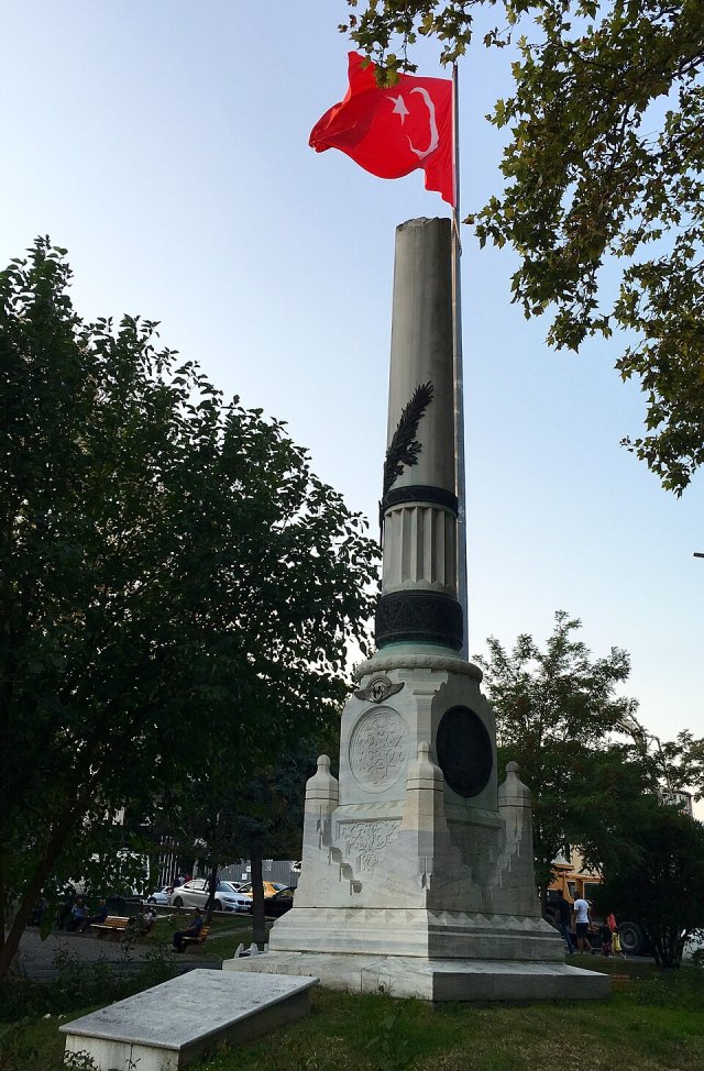 Tayyare Şehitleri Anıtı portresi