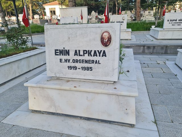 Emin Alpkaya portresi