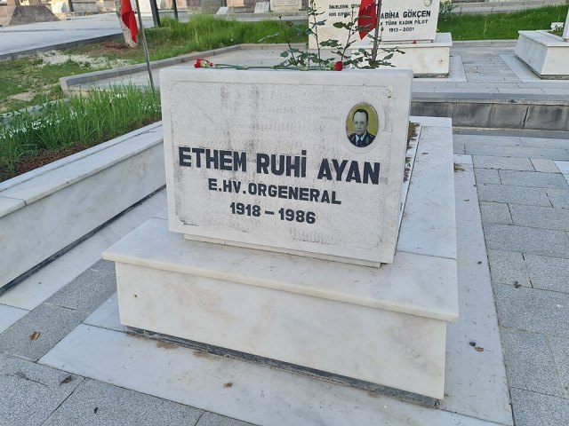 Ethem Ayan portresi