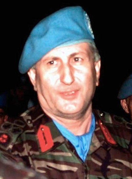Çevik Bir portresi