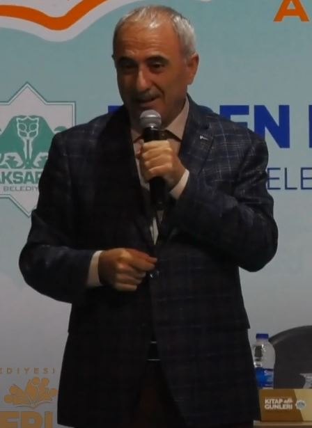 Nurullah Genç portresi